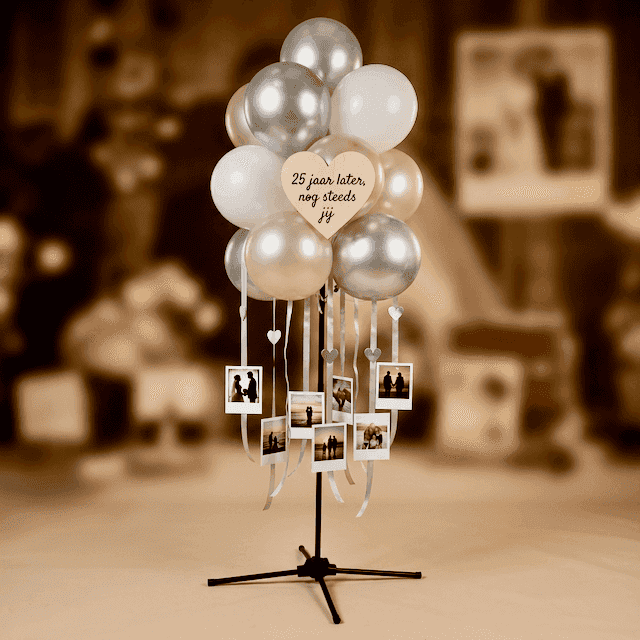 PilaMania Ballontraube dekoriert als Jubiläums-Erinnerungstraube mit Miniatur-Hochzeitsfotos und persönlichem Schild für 25 Jahre verheiratet