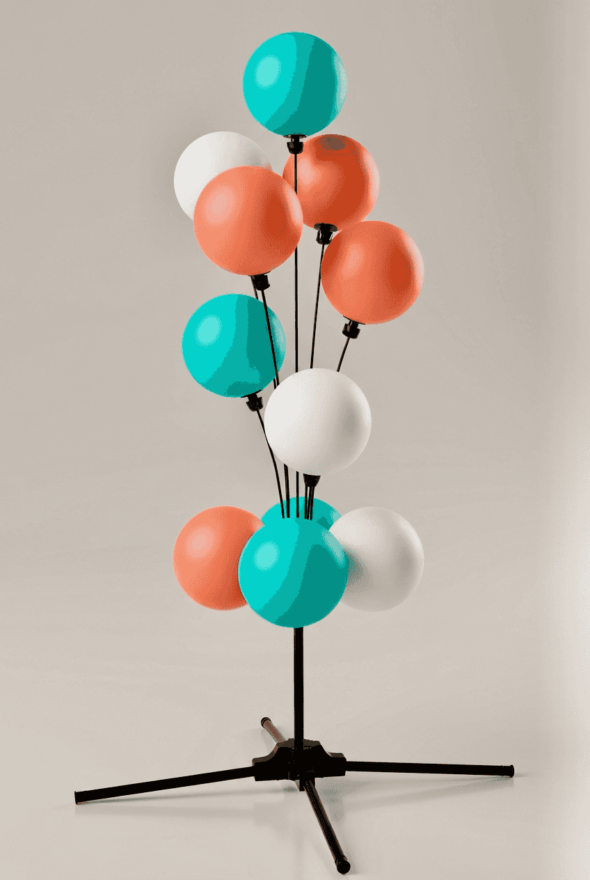 Farbenfrohe Ballonfontäne als Tischaufsatz