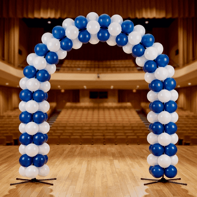 Ballonbogen in Schulfarben als Fotowand bei Abschlussfeier
